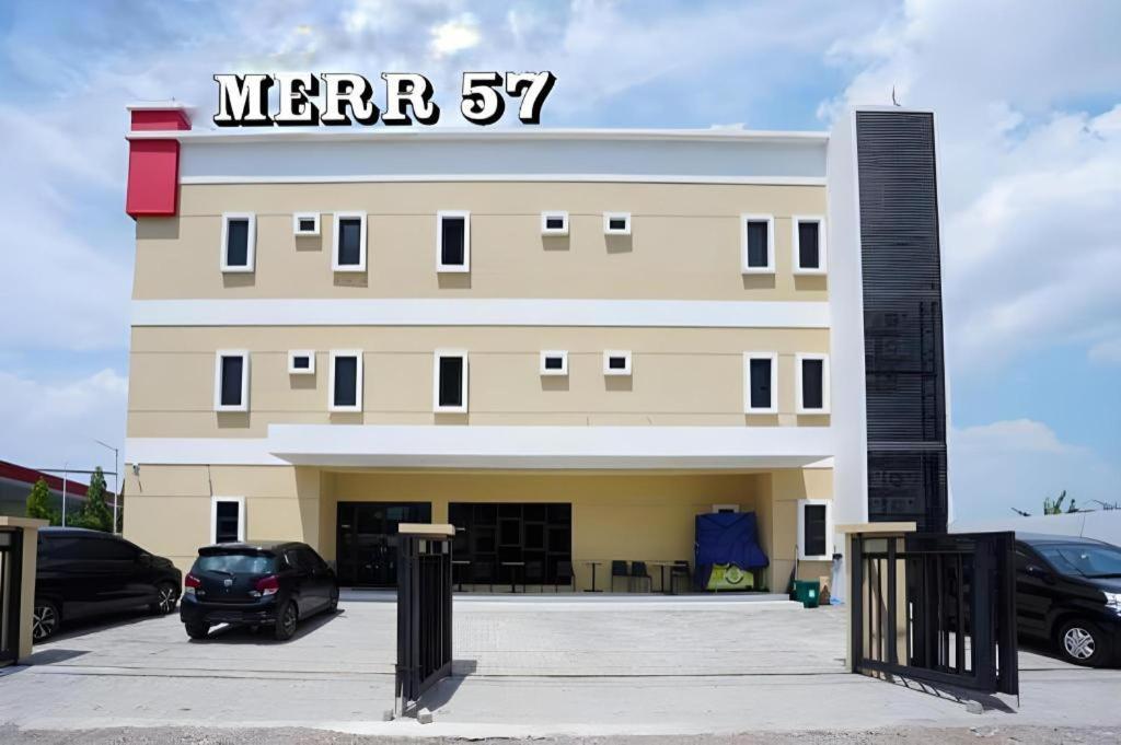 Merr 57 Surabaya Exterior foto