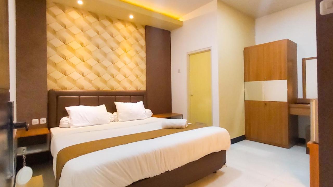 Merr 57 Surabaya Exterior foto